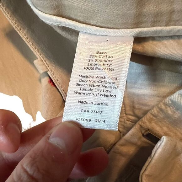 Talbots beige embroidered clam capris. Size 12 - Picture 4 of 8